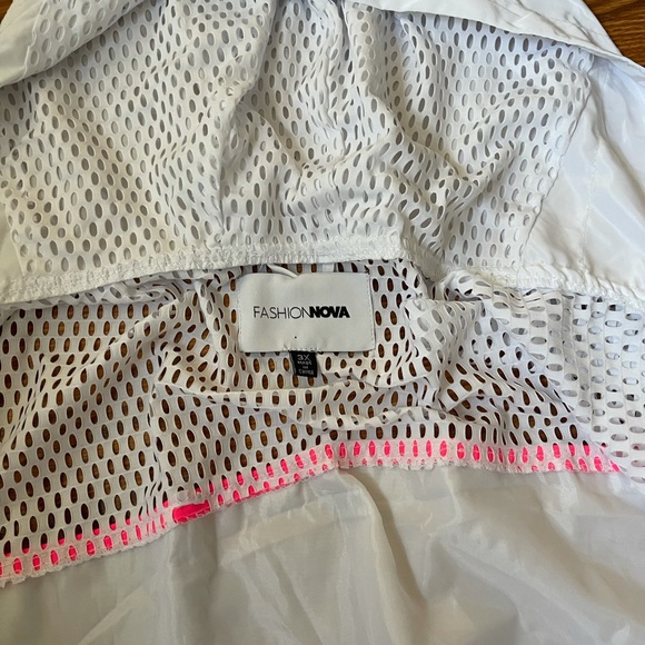 Fashion Nova Windbreaker - Picture 4 of 6